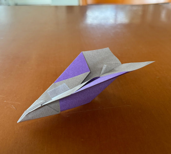 紙ヒコーキ。