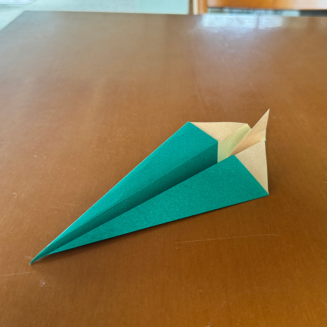 紙ヒコーキ。