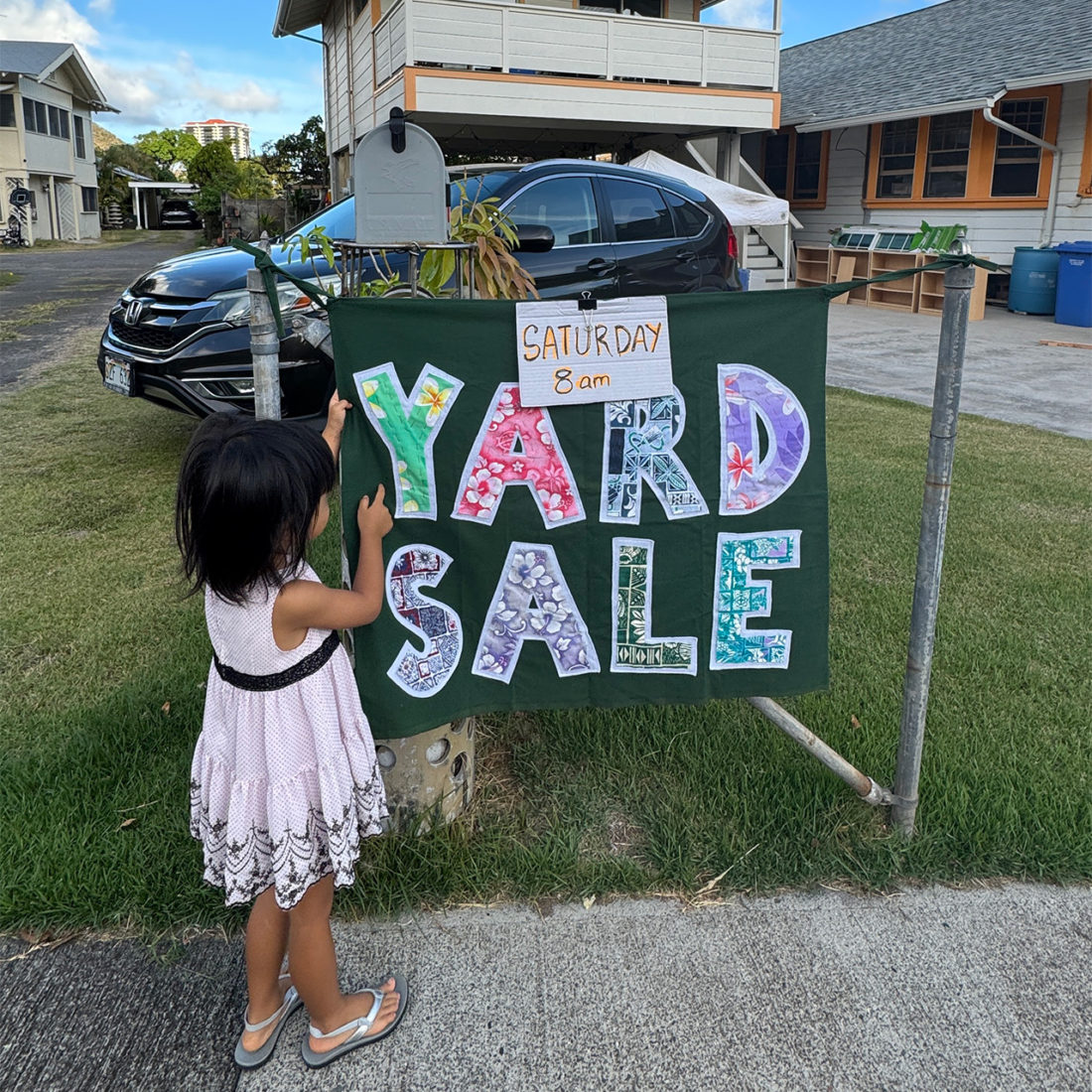 土曜日はヤードセール。