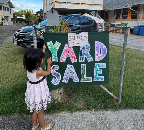 土曜日はヤードセール。
