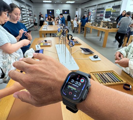 3:33pm Appleにて。