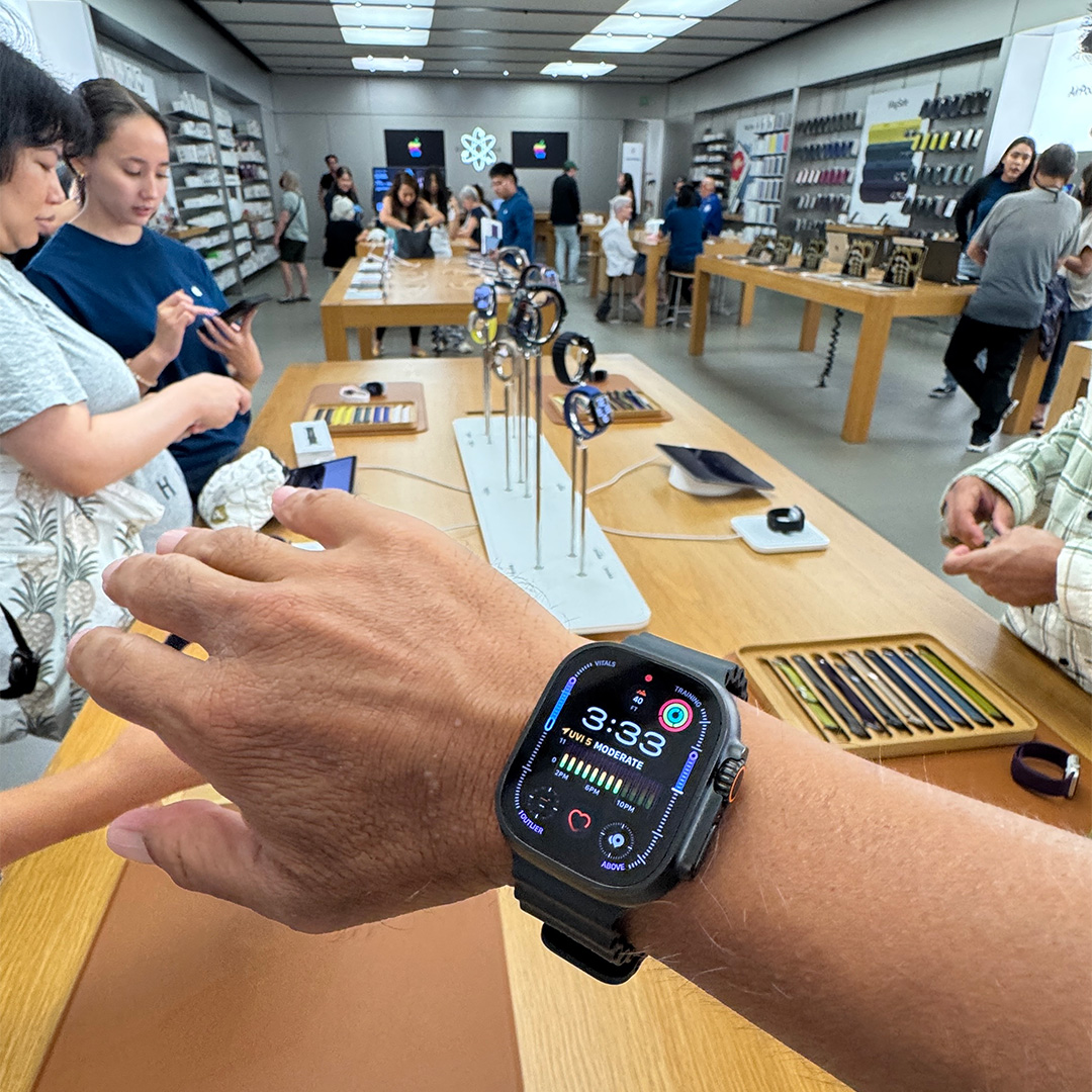 3:33pm Appleにて。