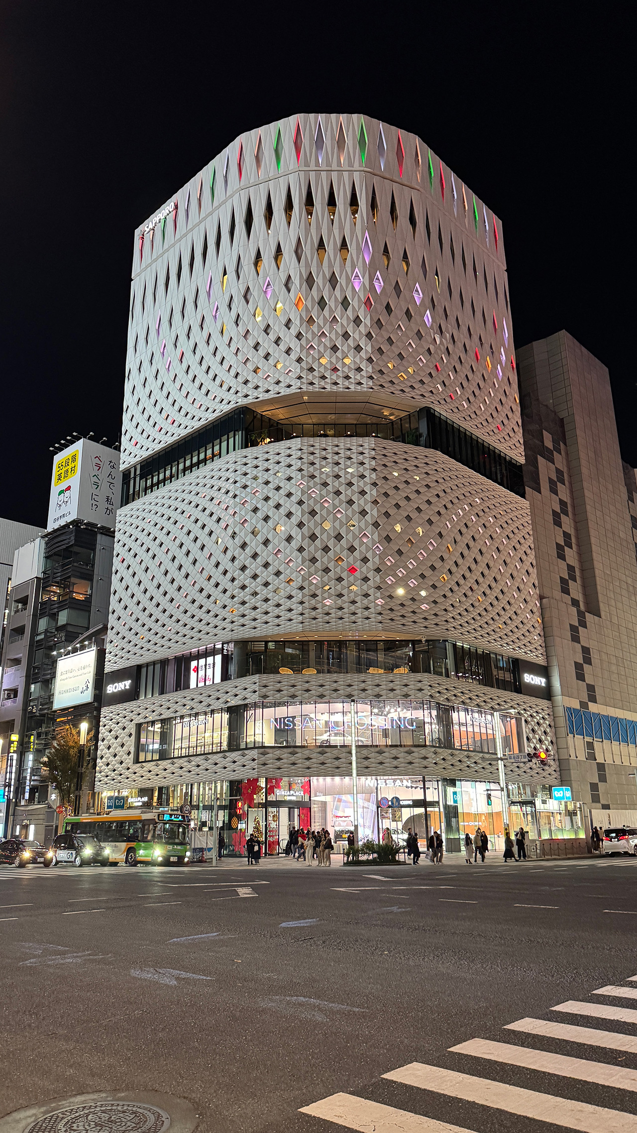 銀座四丁目の2大ランドマーク。