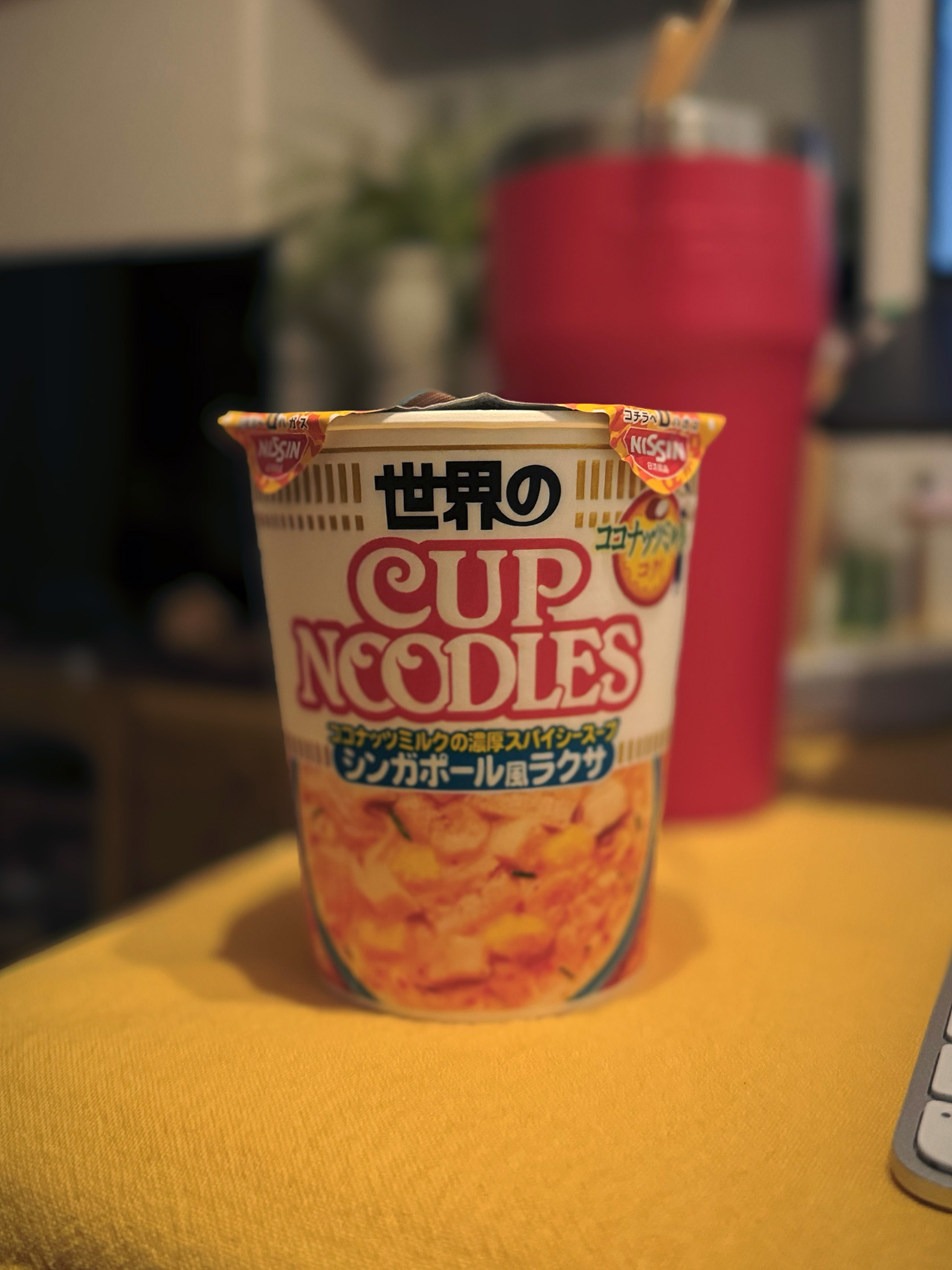 俺の夜食】世界のカップヌードル ココナッツミルクの濃厚スパイシー