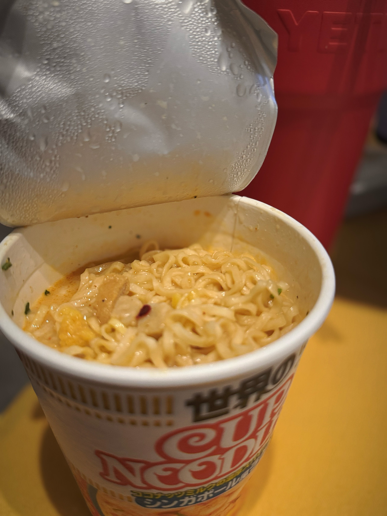 IMG_5163 【俺の夜食】世界のカップヌードル ココナッツミルクの濃厚スパイシースープ シンガポール風ラクサ