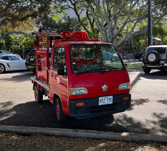 ハワイでは日本の消防車も走ってます。