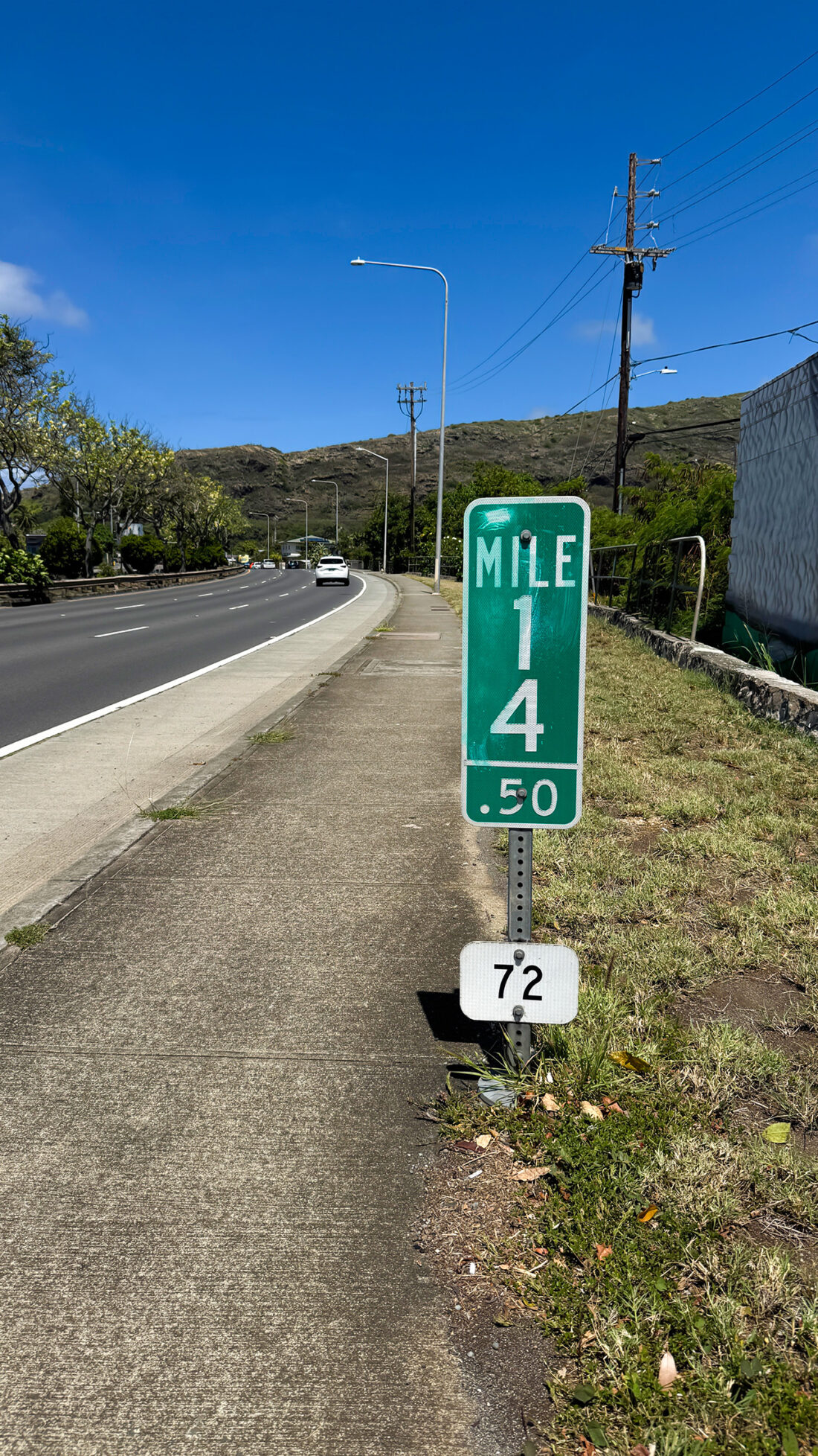 ハワイ道路標識の謎。