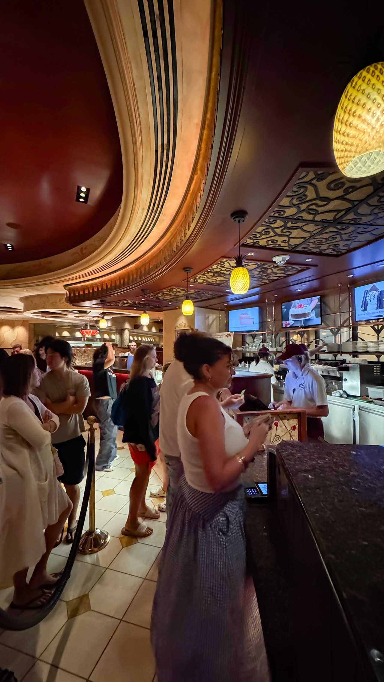 IMG_7377 久しぶりのワイキキで思い出した都会的な感じ。