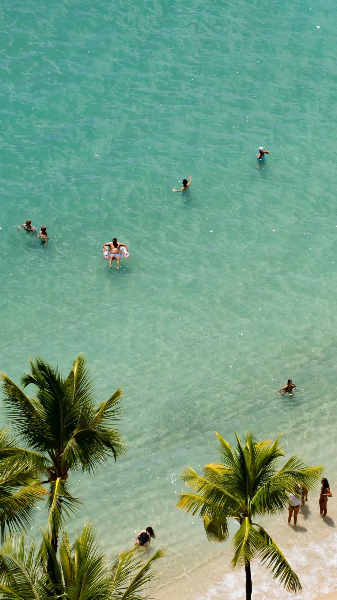 プールのようなクヒオビーチ。
