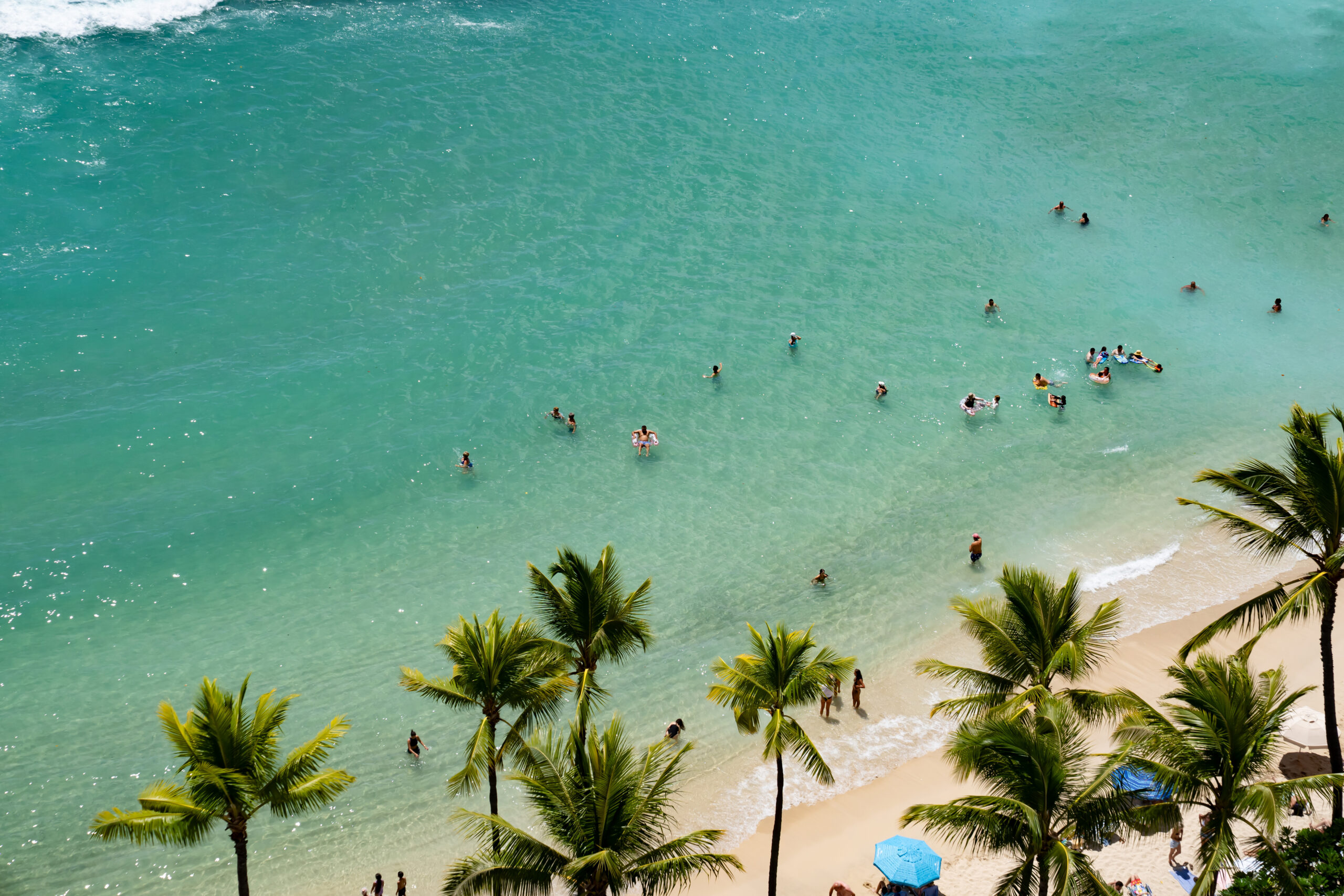 プールのようなクヒオビーチ。