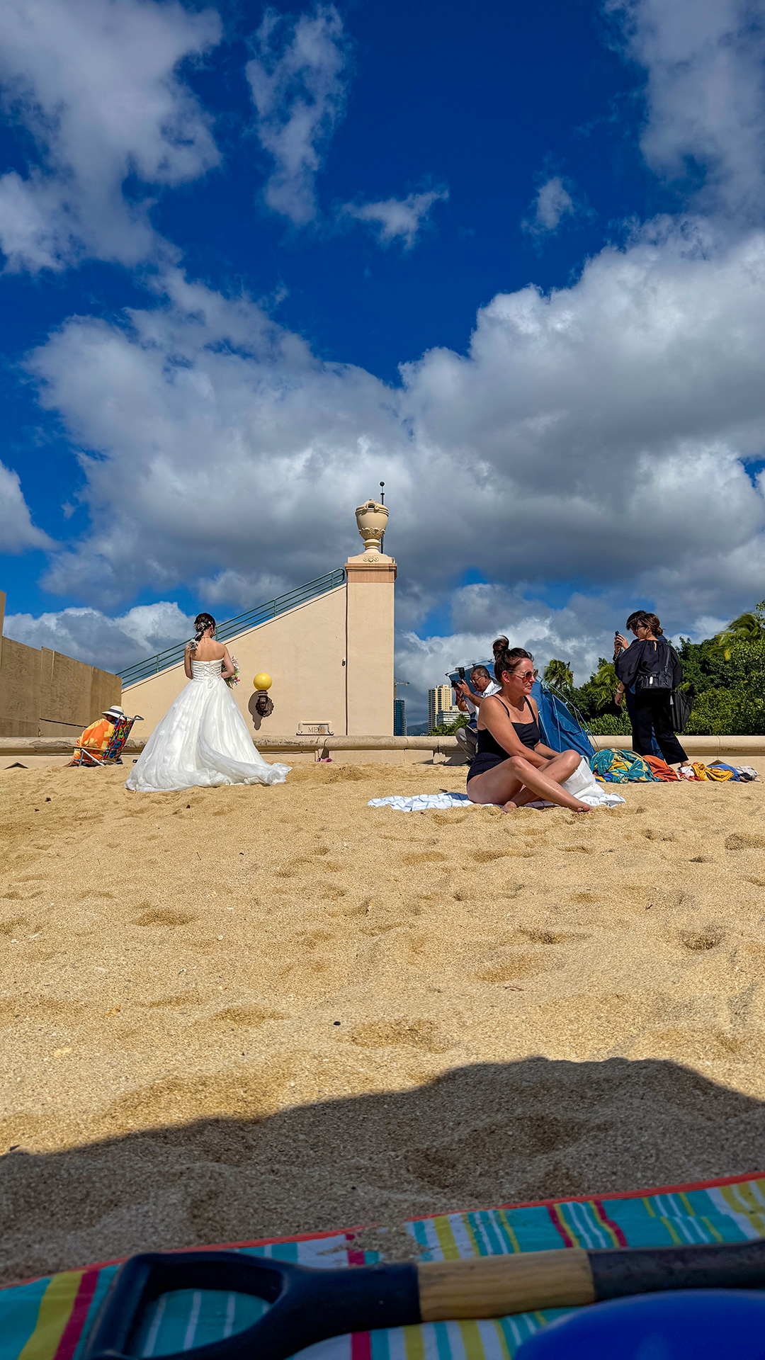 花嫁とシャベル。