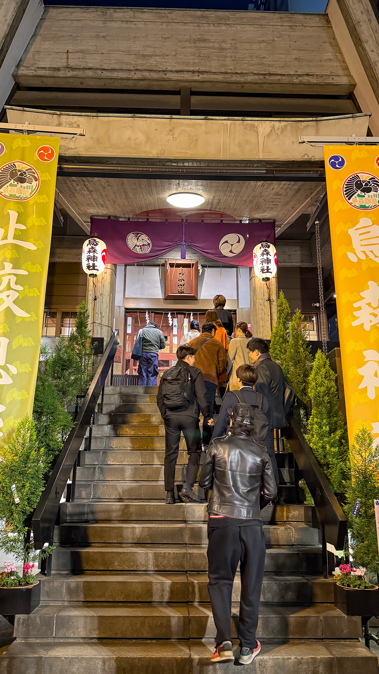 ニッポンのサラリーマンの聖地、新橋。 ニッポンのサラリーマンの聖地、新橋。