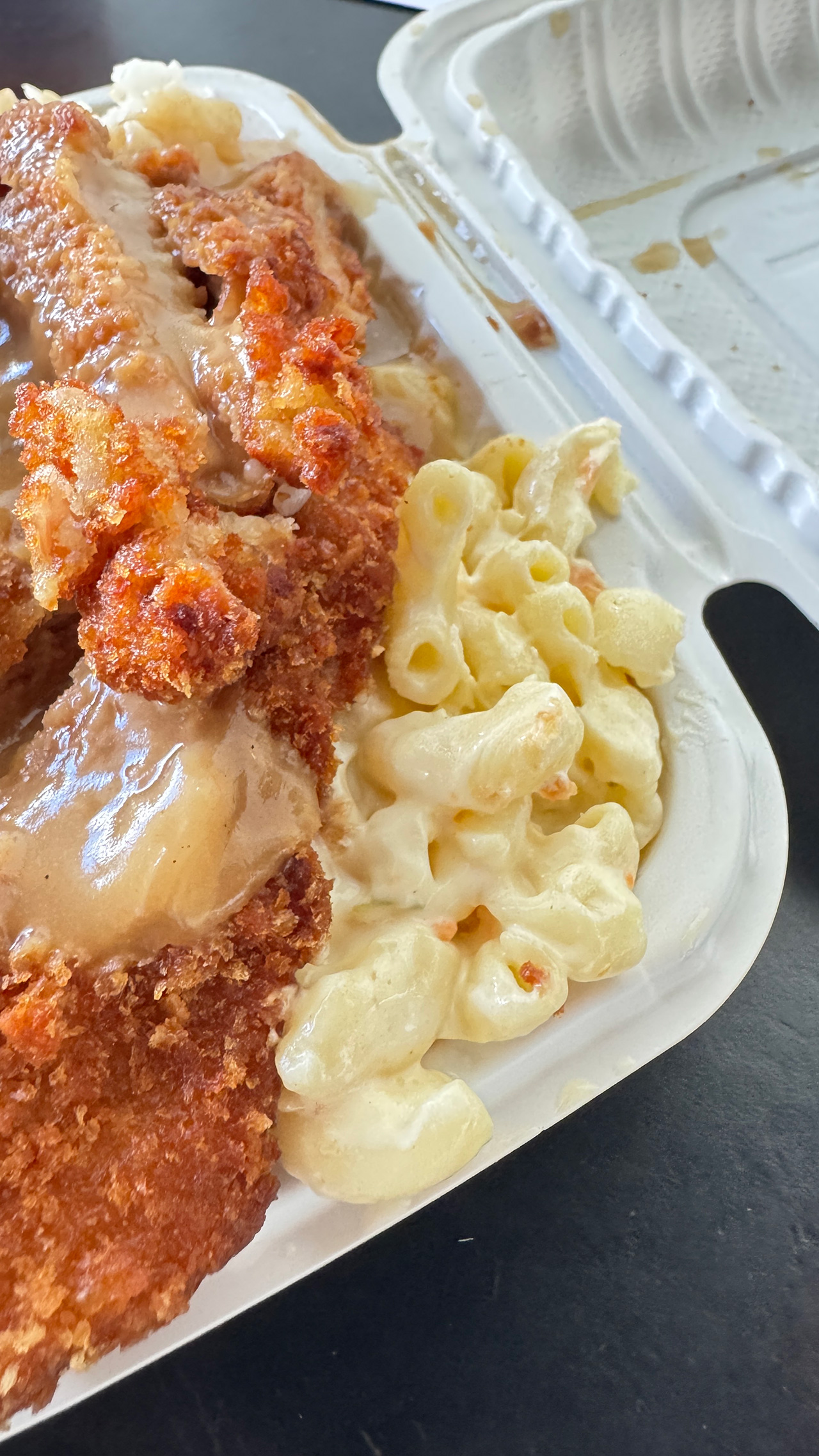 蓋が閉まらないL&L Drive-Innのチキンカットレット