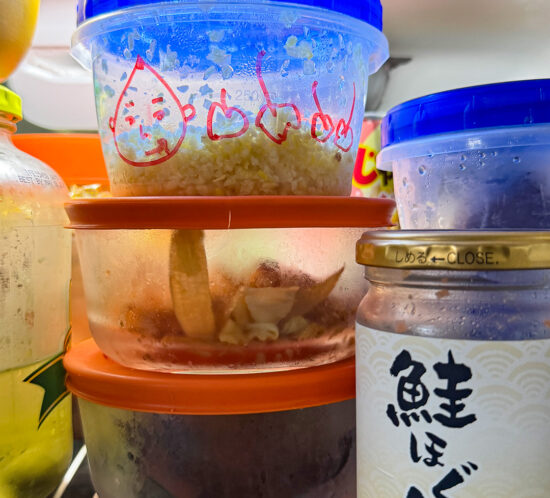 ニンニクの容器に永沢。