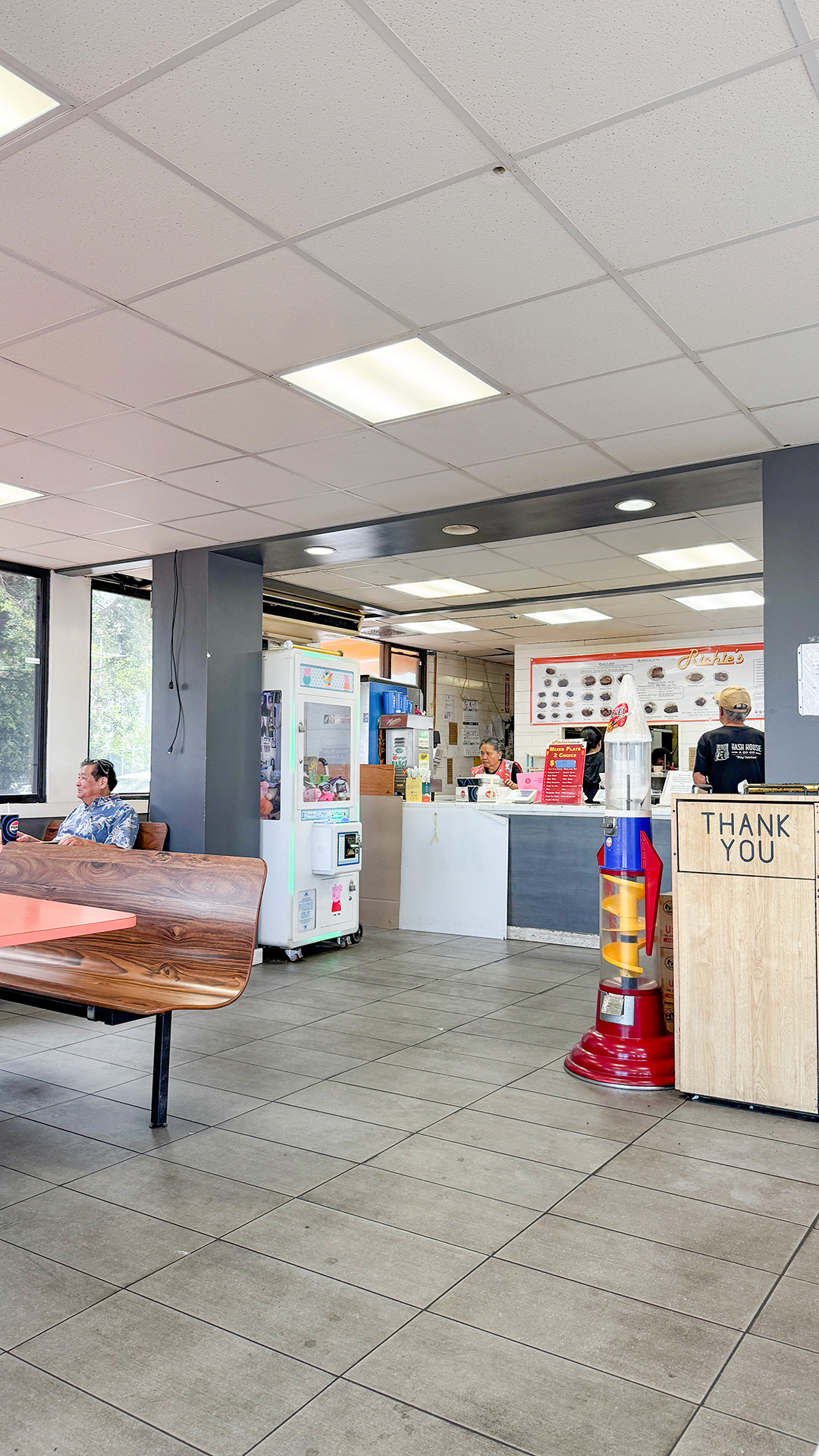 ローカルに絶大な支持を得る Richie's Drive Inn ローカルに絶大な支持を得る Richie's Drive Inn