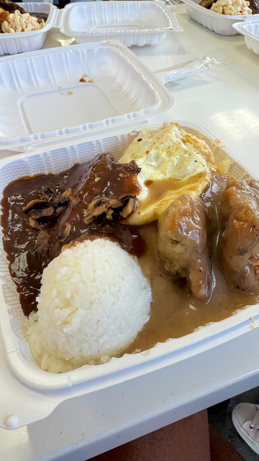 ローカルに絶大な支持を得る Richie's Drive Inn ローカルに絶大な支持を得る Richie's Drive Inn