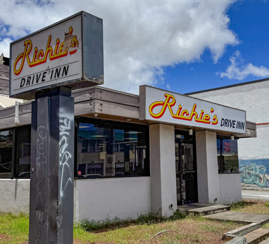 ローカルに絶大な支持を得る Richie's Drive Inn